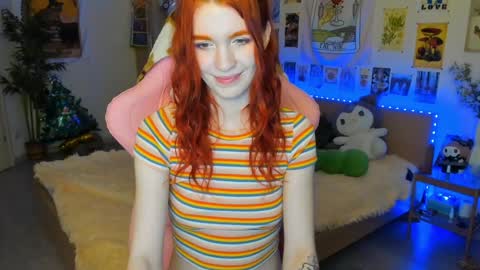 Snapshot of elly_milas chatting on January 3, 1:02 pm Elly Fansly online show from January 3, 1:02 pm