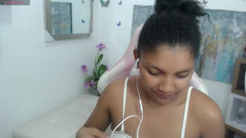 Snapshot of elly_willis chatting on February 24, 12:20 am Elly online show from February 24, 12:20 am