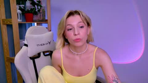 Elly online show from December 4, 11:43 am