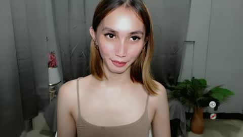 Snapshot of elora_charming chatting on February 9, 6:05 pm elora_charming online show from February 9, 6:05 pm
