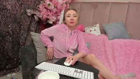 ElvaArno online show from January 20, 8:52 am