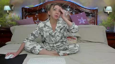 ElvaArno online show from January 2, 5:03 am
