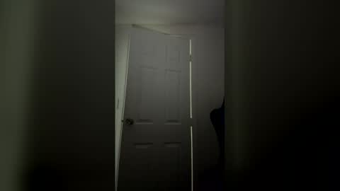 em3rald9090 online show from January 13, 8:11 am