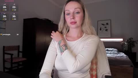 Emilie online show from October 2, 3:33 pm