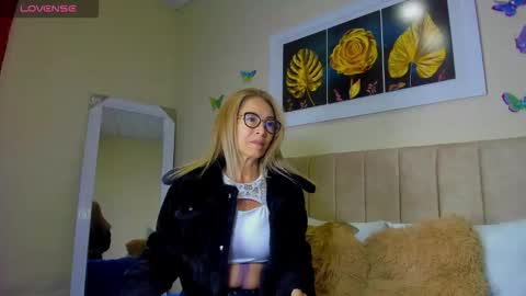 Snapshot of ema_garciaa chatting on October 5, 12:02 pm ema garcia online show from October 5, 12:02 pm