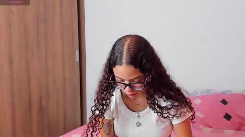 Snapshot of emaandemely chatting on October 22, 8:32 pm emaandemely online show from October 22, 8:32 pm