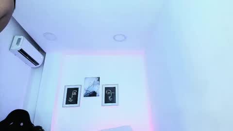 Snapshot of emelie_89 chatting on March 3, 12:17 pm emelie_89 online show from March 3, 12:17 pm