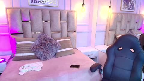 Snapshot of emelie_ch_ chatting on January 9, 12:57 am Emily  online show from January 9, 12:57 am