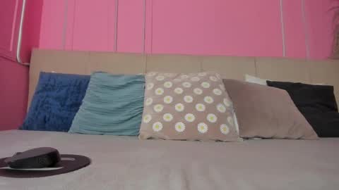Snapshot of emelyy_carter chatting on October 16, 12:27 pm Emy online show from October 16, 12:27 pm