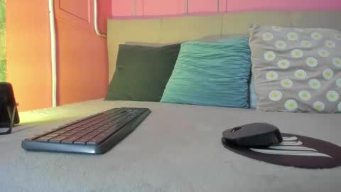 Snapshot of emelyy_carter chatting on October 17, 12:31 pm Emy online show from October 17, 12:31 pm