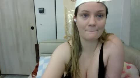 EmerieSkye online show from March 4, 6:49 pm