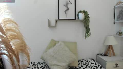 Snapshot of emi_carter chatting on October 13, 7:16 pm emi_carter online show from October 13, 7:16 pm