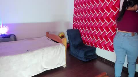 Emi online show from March 3, 1:56 am