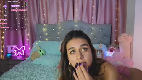 Snapshot of emiiscoot_1 chatting on January 23, 12:04 am Emily online show from January 23, 12:04 am