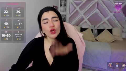 emilayton_ online show from November 3, 9:38 pm