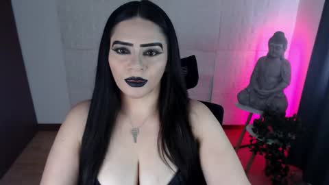 Snapshot of emili_evans_ chatting on September 19, 7:28 pm POWERFULL GODDESS EMILI online show from September 19, 7:28 pm