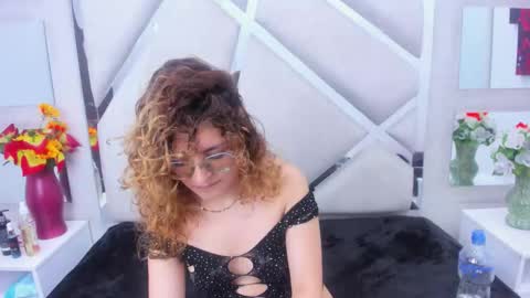 Snapshot of emili_rouse_ chatting on October 11, 3:00 am Emy  online show from October 11, 3:00 am
