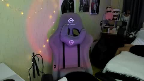 emili_sweet__ online show from October 21, 10:09 am