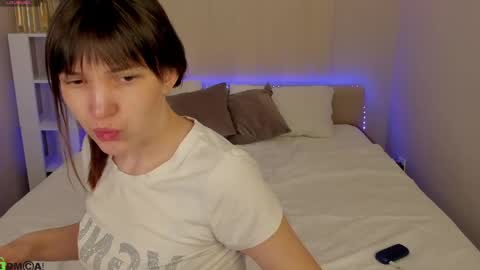 Emilia online show from May 7, 1:45 am