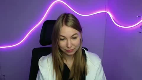 Emilia online show from October 2, 5:39 am