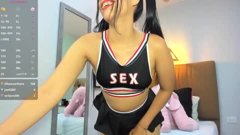 Snapshot of emiliaclark1 chatting on March 6, 8:09 am E M I L Y online show from March 6, 8:09 am
