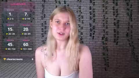 Snapshot of emiliaduchess chatting on September 26, 9:28 am Amili online show from September 26, 9:28 am