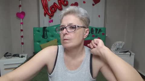 Snapshot of emiliagree chatting on October 14, 5:38 pm EmiliaGree online show from October 14, 5:38 pm