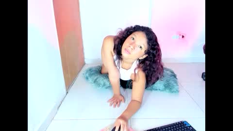Snapshot of emilly_coper18 chatting on September 18, 1:59 pm emily online show from September 18, 1:59 pm