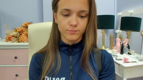 Emilly online show from May 29, 7:06 am