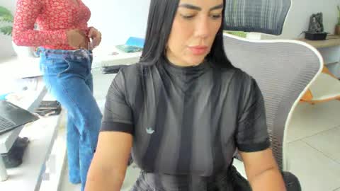 Emilly  online show from May 11, 4:04 pm
