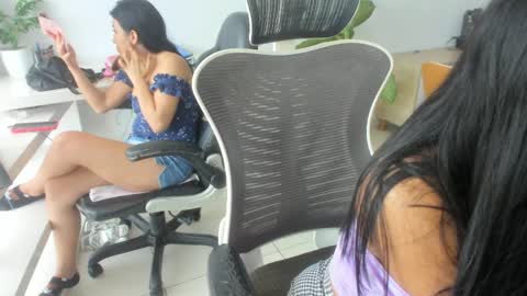 Emilly  online show from April 9, 3:18 pm