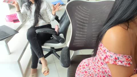 Emilly  online show from February 3, 2:43 pm