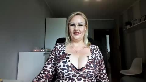 EmillyLove online show from June 17, 8:19 am