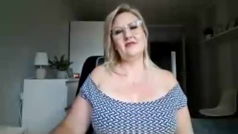 EmillyLove online show from July 8, 11:46 am