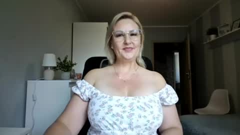 EmillyLove online show from July 16, 8:50 am