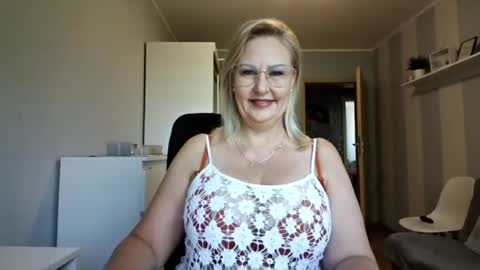 EmillyLove online show from July 2, 6:18 am