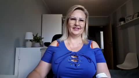 EmillyLove online show from July 20, 7:44 am