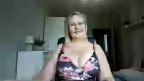 EmillyLove online show from August 4, 7:04 am