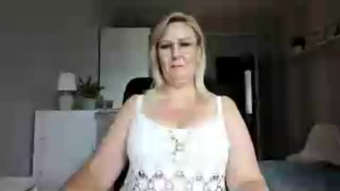 EmillyLove online show from July 17, 1:02 pm