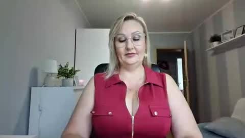 EmillyLove online show from July 27, 6:33 am