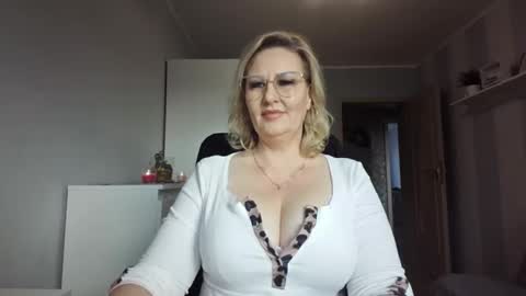 EmillyLove online show from February 25, 7:34 am