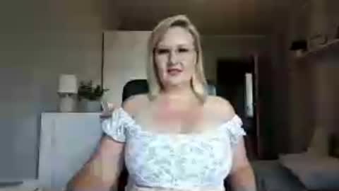 EmillyLove online show from July 31, 7:20 am