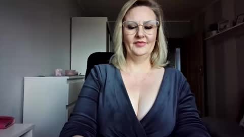 EmillyLove online show from March 17, 7:46 am