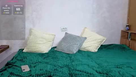 emily0303 online show from October 28, 6:09 pm