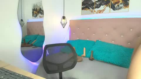 Emily online show from July 16, 12:52 pm