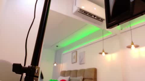 Emily online show from March 18, 9:09 pm