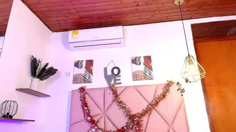 Emily Burton online show from January 11, 12:22 pm