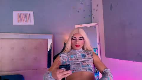 emily_castillo1_ online show from June 25, 5:23 am