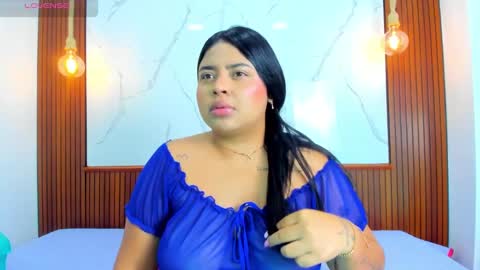 Snapshot of emily_cooper20_ chatting on February 20, 1:36 am Emily online show from February 20, 1:36 am