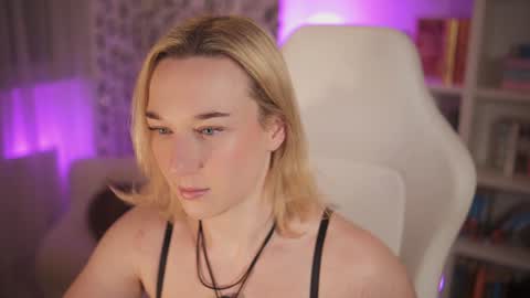 Em -  online show from January 28, 10:12 pm